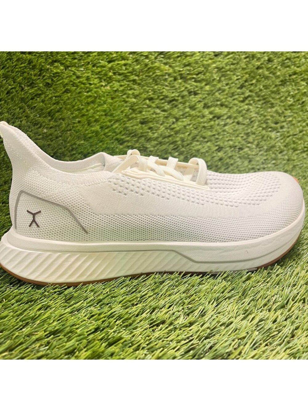 Flux Footwear Adapt Runner White Womens Size 9 Mens 7.5 Athletic Shoes Sneakers